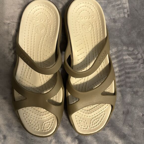 Women’s Crocs Sandals.      NWOT - Picture 3 of 9